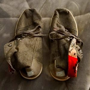 Toms shoes size 11